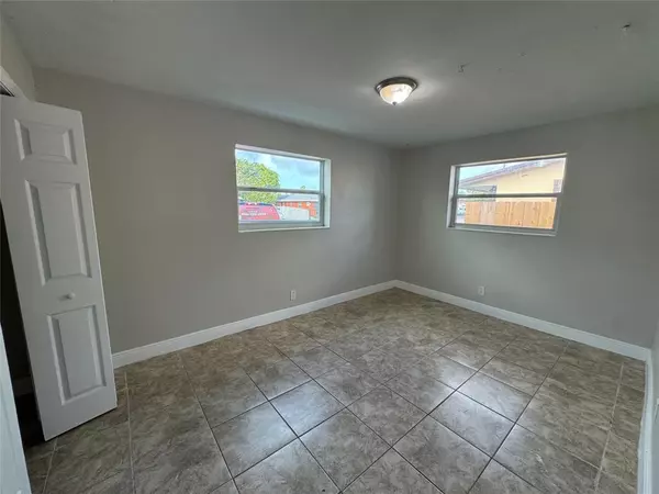 Lauderhill, FL 33313,1700 NW 52nd Ave #1