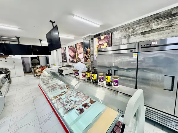 Toronto W06, ON M8V 1J9,2992 Lake Shore BLVD W