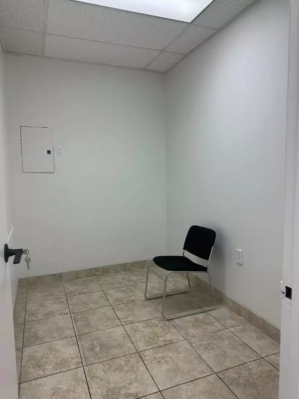 Toronto W03, ON M6H 4H5,1649 Dufferin ST #111A