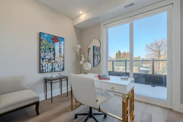 Toronto W04, ON M6A 1H9,25 Creston RD #25B