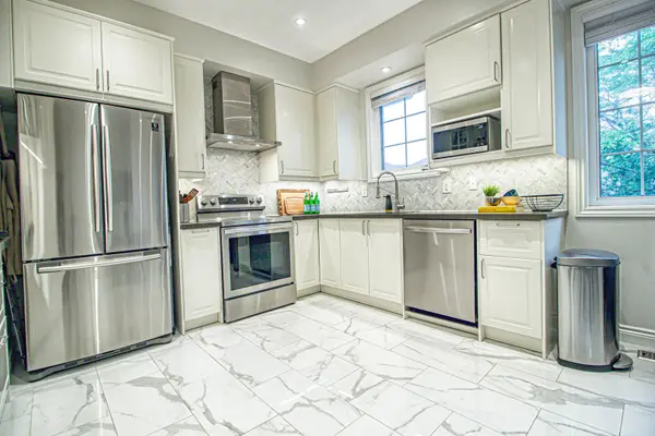 Mississauga, ON L5V 0E1,1358 Granrock CRES