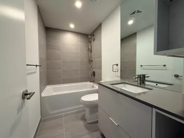 Mississauga, ON L5A 4C6,1 Fairview RD E #313