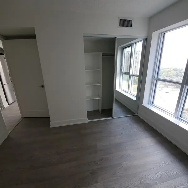 Toronto W08, ON M9A 0E1,9 Mabelle AVE #1324