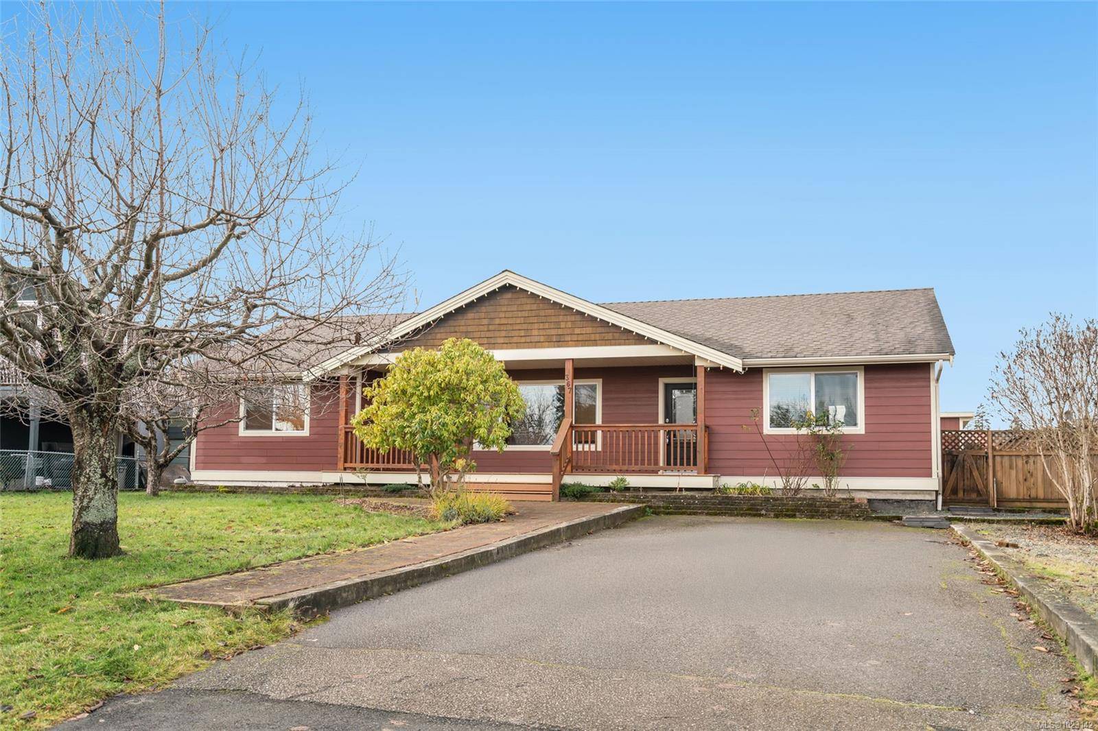 367 McKillop Dr, Parksville, BC V9P 1L5