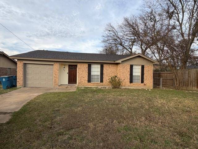 202 W Cotter Avenue, Alvarado, TX 76009