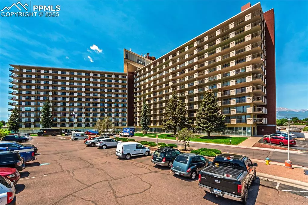 Colorado Springs, CO 80910,411 Lakewood CIR #B527