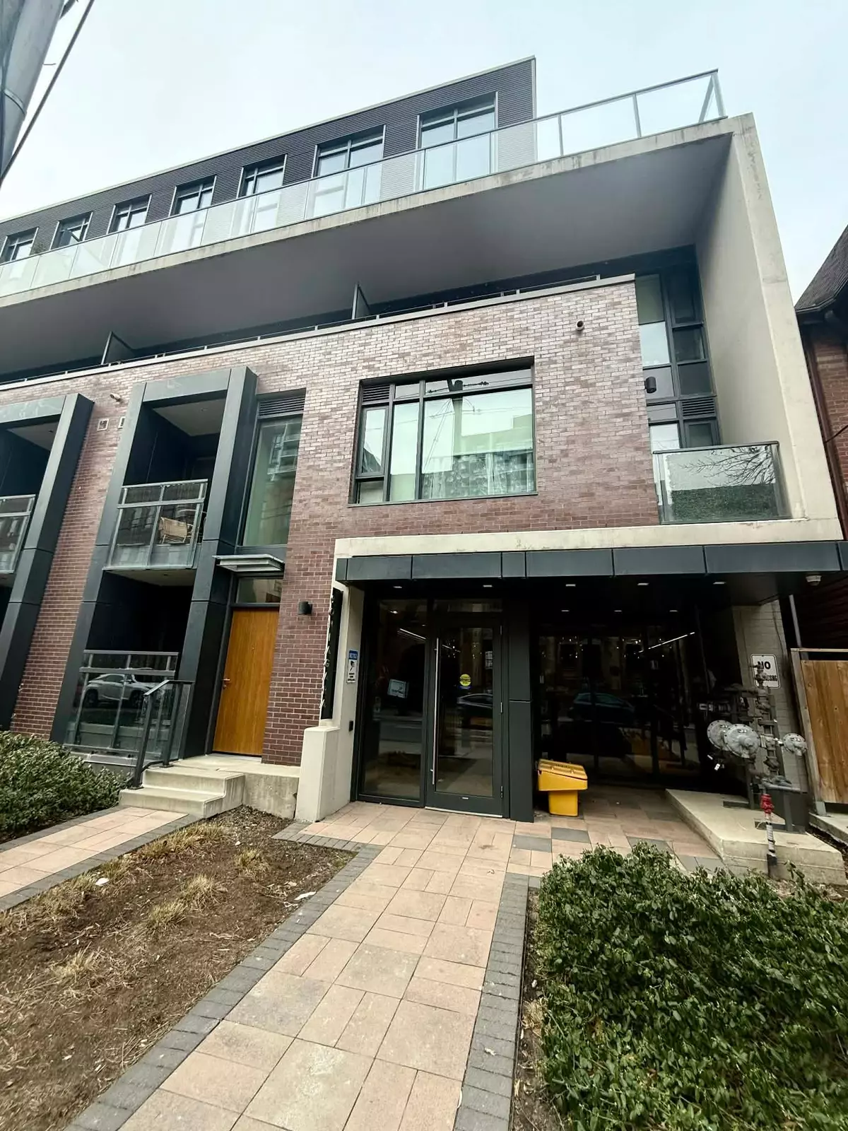 Toronto C01, ON M5V 1C9,90 Niagara ST #306