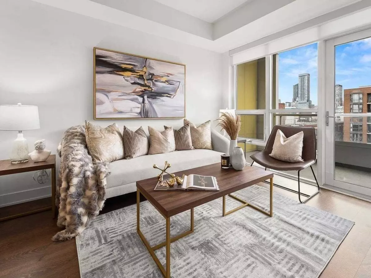 Toronto C01, ON M6T 0C3,38 Cameron ST #813