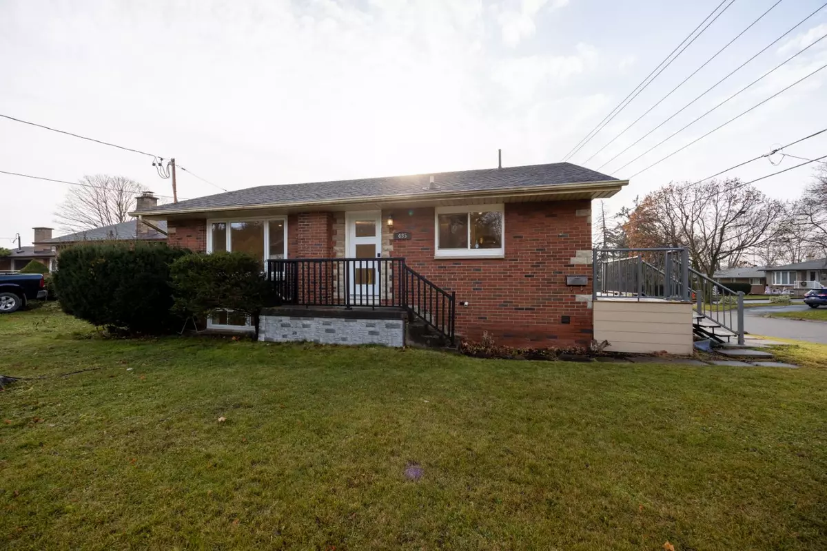 Oshawa, ON L1H 3L2,685 Emerson AVE #Lower