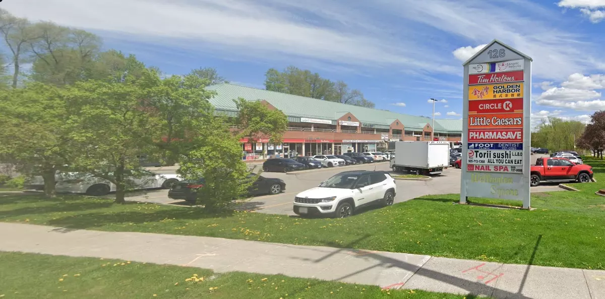 Aurora, ON L4G 2N9,126 Wellington ST W #212