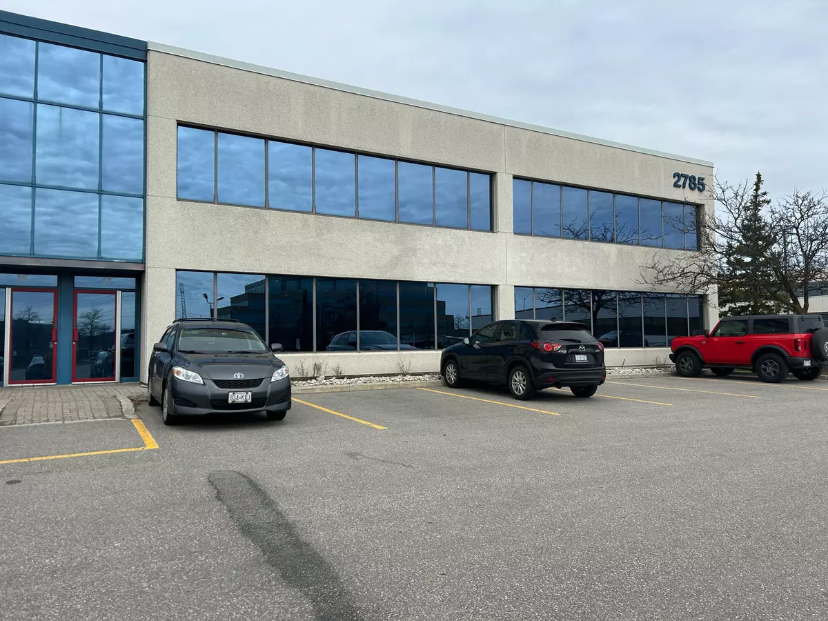 Mississauga, ON L4W 4Y3,2785 Skymark AVE #17