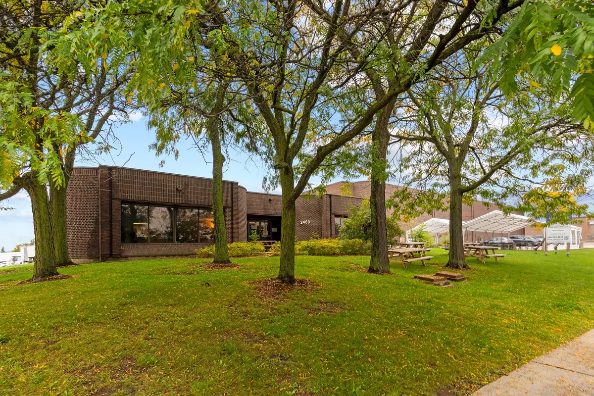 Mississauga, ON L5A 3V3,2480 Tedlo ST #2