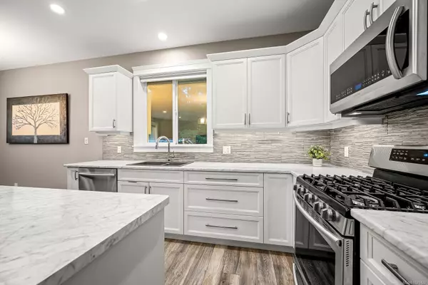 Black Creek, BC V9J 1A2,8965 McLarey Ave