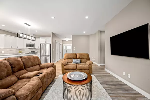 Black Creek, BC V9J 1A2,8965 McLarey Ave