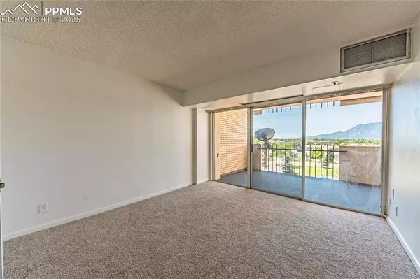 Colorado Springs, CO 80910,411 Lakewood CIR #B527