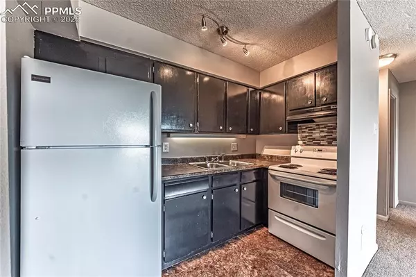 Colorado Springs, CO 80910,411 Lakewood CIR #B527