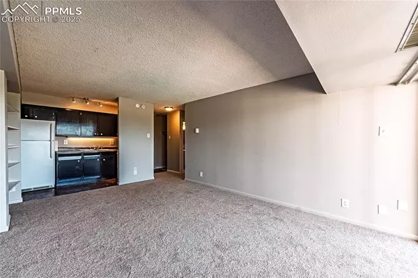 Colorado Springs, CO 80910,411 Lakewood CIR #B527