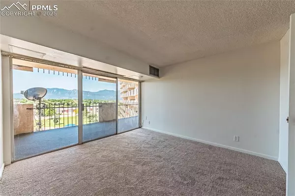 Colorado Springs, CO 80910,411 Lakewood CIR #B527