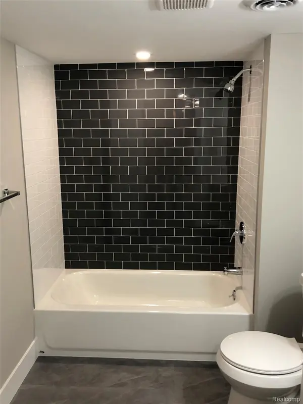 Berkley, MI 48072,2639 Columbia RD #8