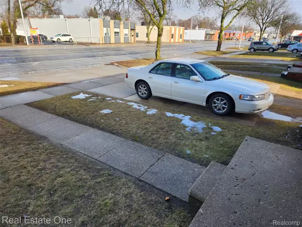 Oak Park, MI 48237,8741 W 9 Mile RD