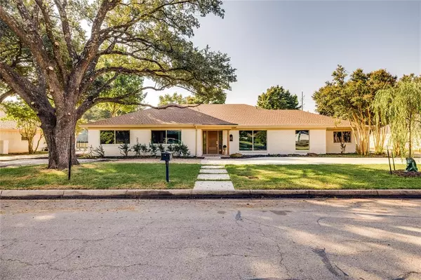 7017 Serrano Drive, Fort Worth, TX 76126