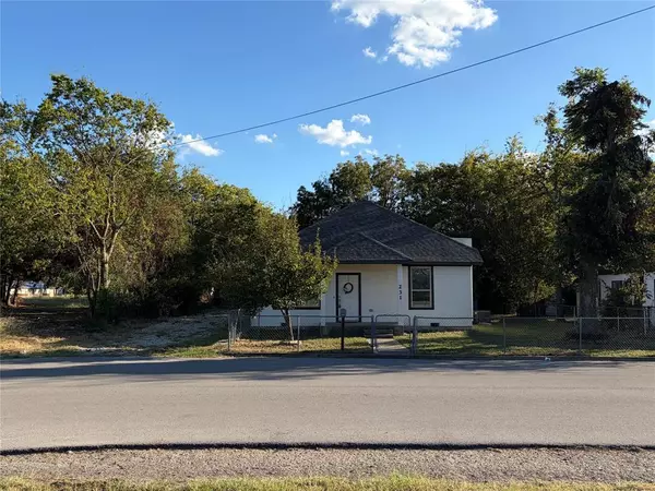 231 W Oneal Street, Wills Point, TX 75169