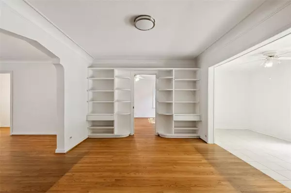 Dallas, TX 75208,926 Salmon Drive