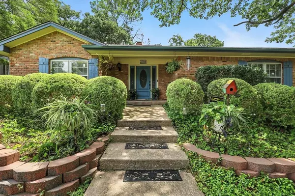 Bedford, TX 76022,1204 Edgecliff Drive