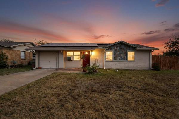 509 Globe Avenue,  Blue Mound,  TX 76131