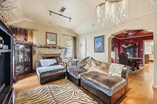 Lancaster, TX 75146,122 E 7th Street