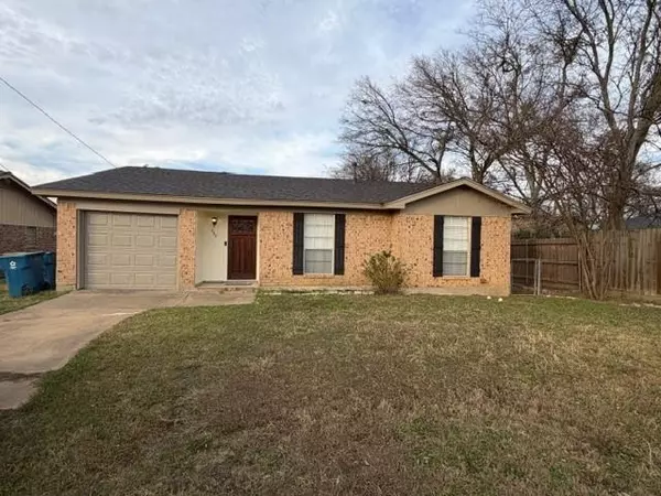 202 W Cotter Avenue, Alvarado, TX 76009