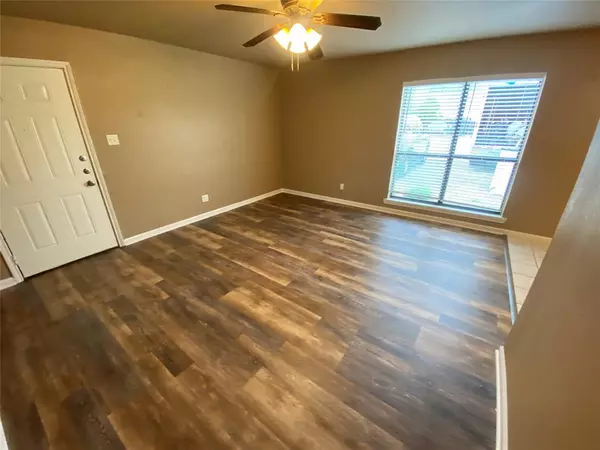 Palmer, TX 75152,241 N Sherman Street #A