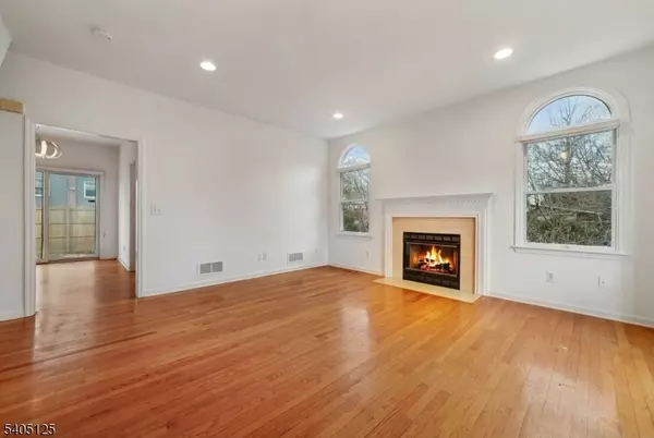 Summit City, NJ 07901,17 Grove St