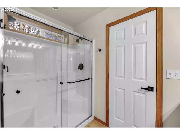 Amboy, WA 98601,27614 NE 434TH ST