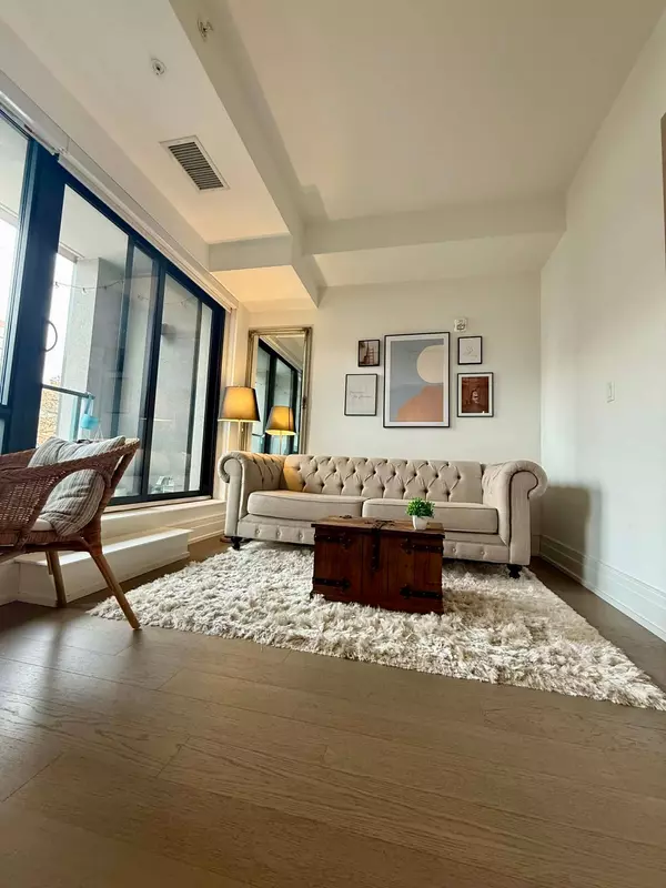 Toronto C01, ON M5V 1C9,90 Niagara ST #306