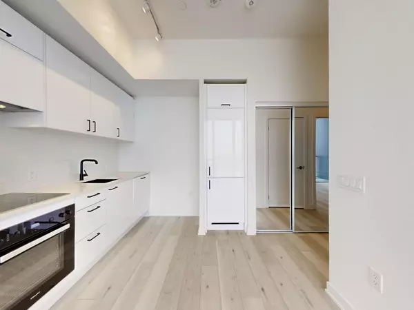 Toronto C13, ON M3C 0S4,1 Quarrington LN #2118