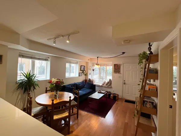 Toronto C01, ON M6J 3W5,208 Niagara ST #85