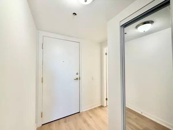 Toronto E06, ON M1N 0C7,2 Manderley DR #304