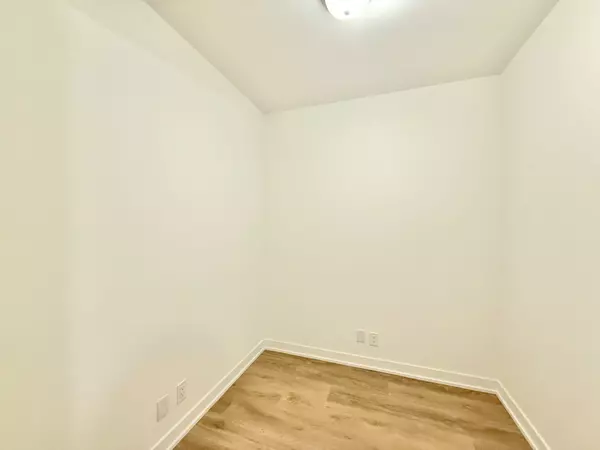 Toronto E06, ON M1N 0C7,2 Manderley DR #304