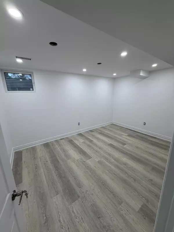 Oshawa, ON L1K 0J9,1569 Pennel DR