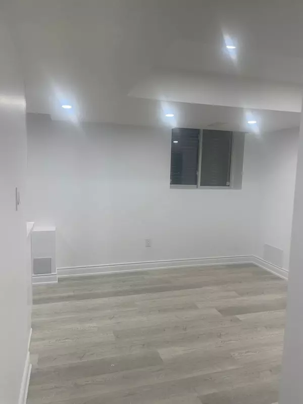 Oshawa, ON L1K 0J9,1569 Pennel DR