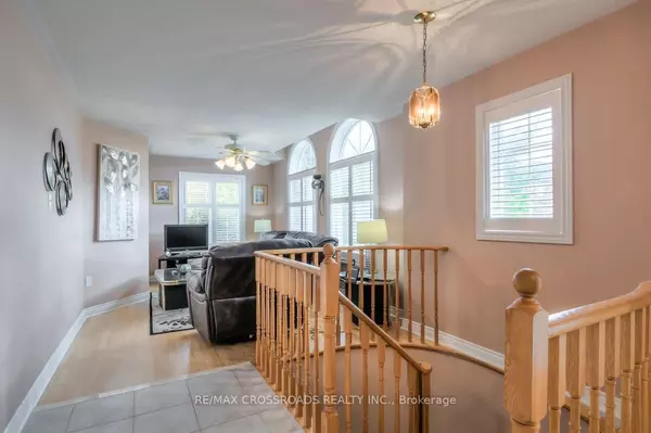 Whitby, ON L1R 3A9,26 Lurosa CRES