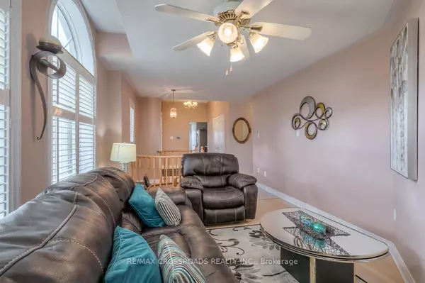 Whitby, ON L1R 3A9,26 Lurosa CRES