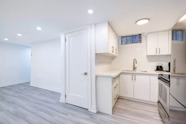 Toronto E01, ON M4L 2H6,15 Ivy AVE #Lower