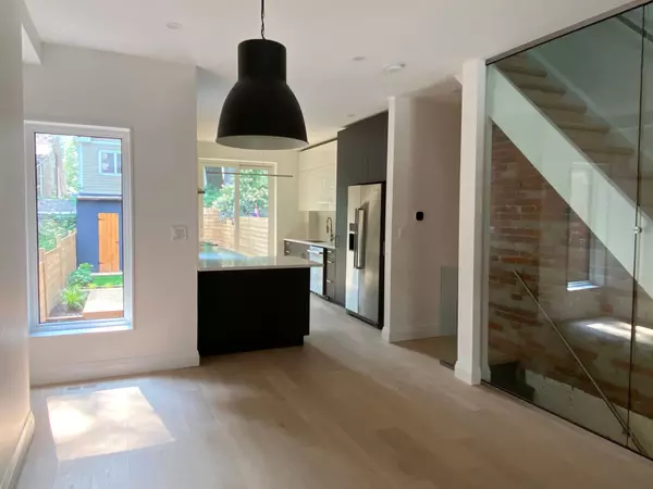 Toronto E02, ON M4L 3L4,78 Kingsmount Park RD