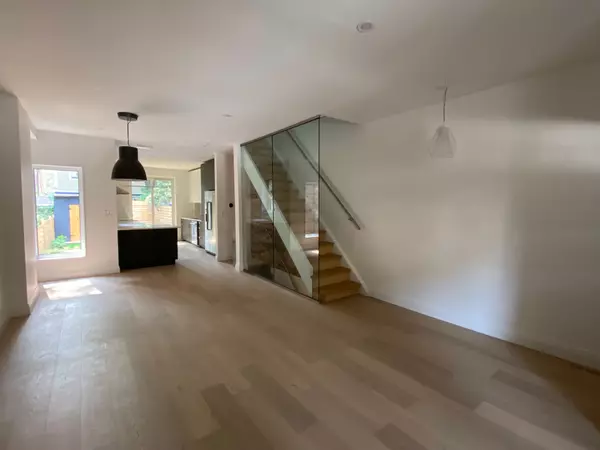 Toronto E02, ON M4L 3L4,78 Kingsmount Park RD