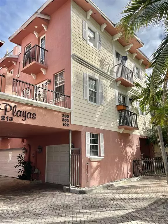 3213 NE 5th St #102, Pompano Beach, FL 33062