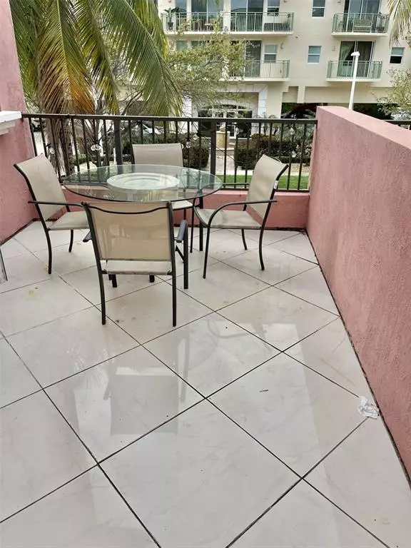 Pompano Beach, FL 33062,3213 NE 5th St #102