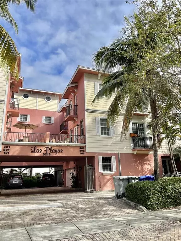 Pompano Beach, FL 33062,3213 NE 5th St #102