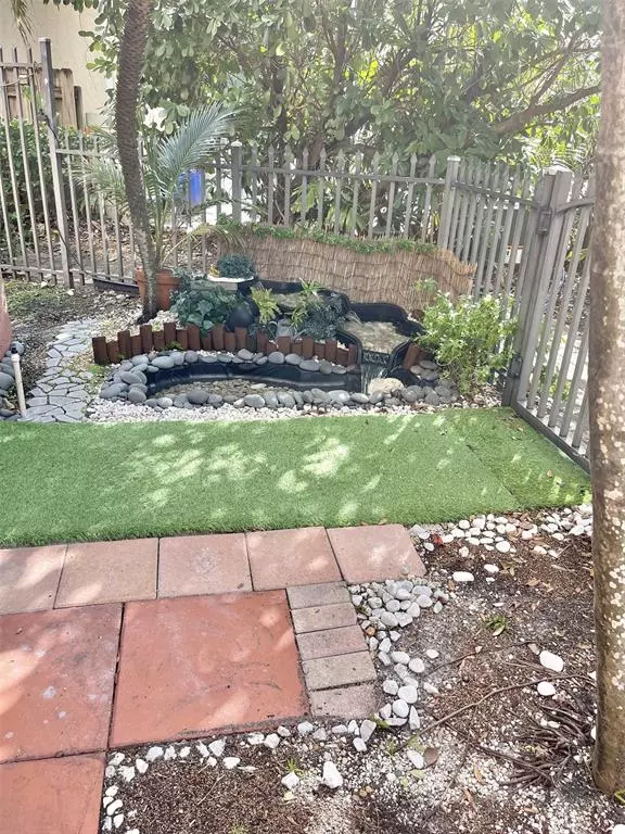 Pompano Beach, FL 33062,3213 NE 5th St #102